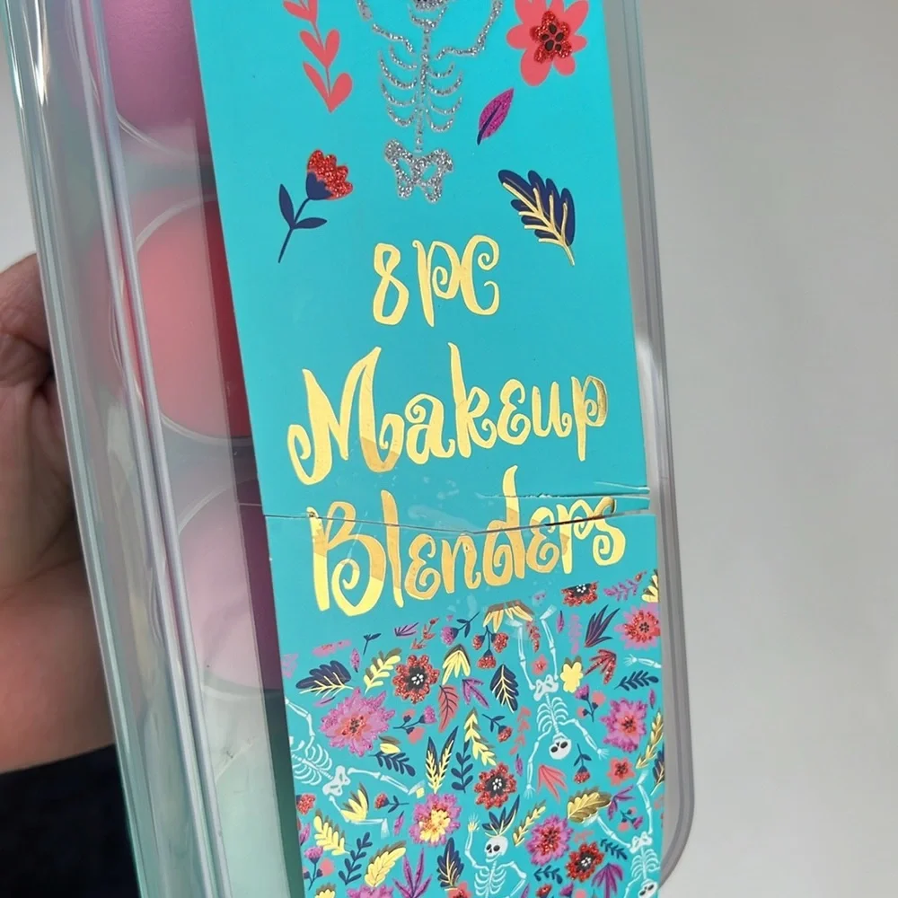 8 Piece Container of Makeup Blenders